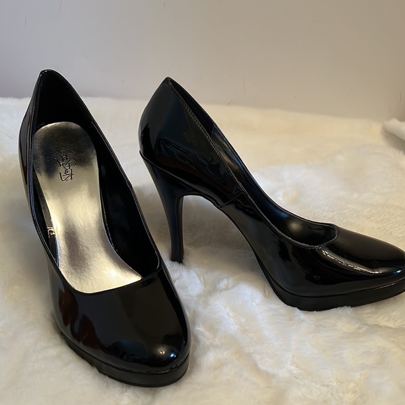 NEW Shiny Patent Leather Heels - Picture 7 of 9